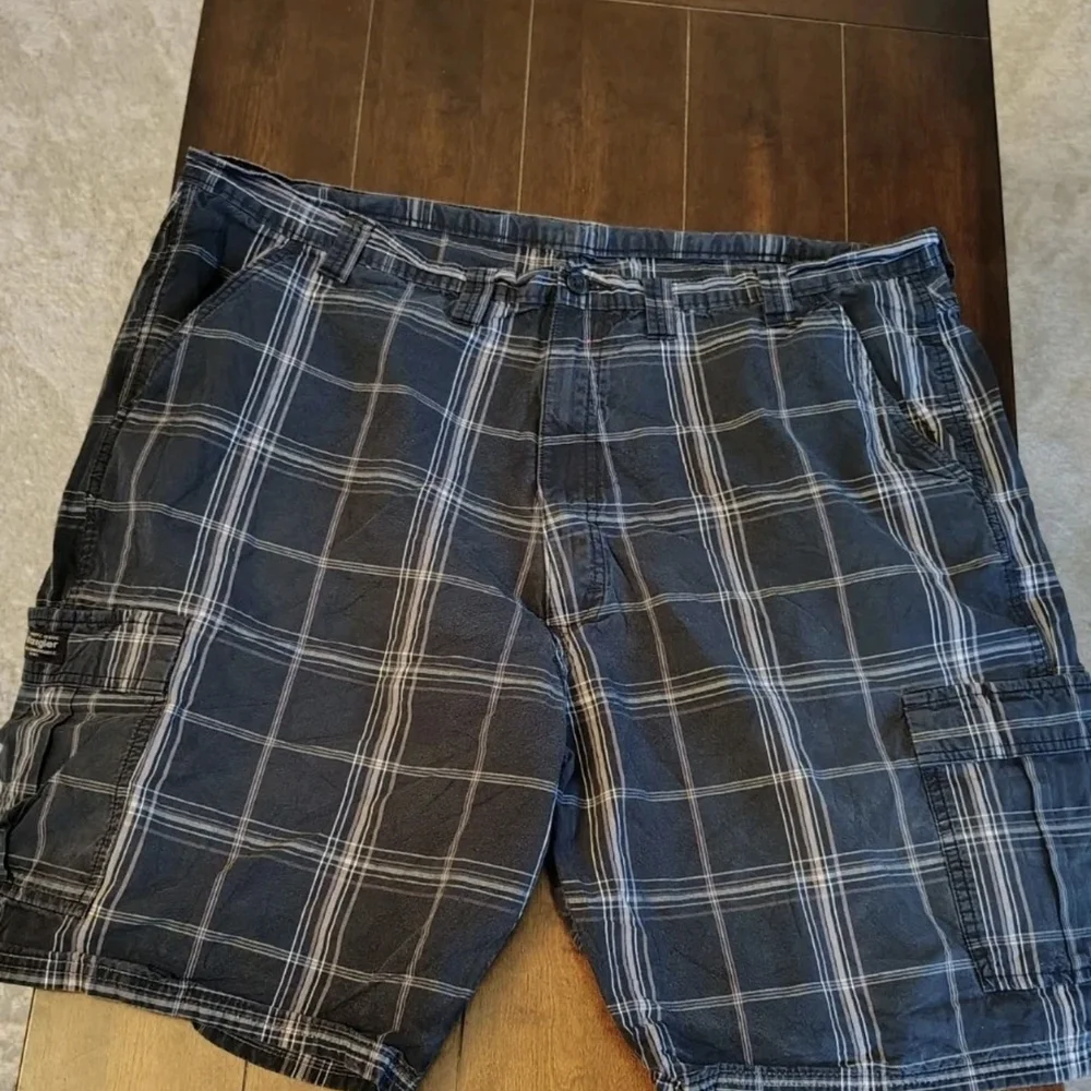 Wrangler Men's‎ Dark Plaid Cargo Shorts